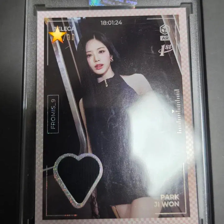 [BUNJANG] fromis_9 Park Ji-won Teleca Relic Parallel Photocard / 프로미스나인 테레카 박지원 실착 렐릭 패러럴