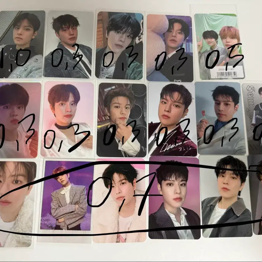 [BUNJANG] Stray Kids Magnet Keychain Cape Outfit Ribbit Tamagotchi / 스키즈 스트레이키즈 스키주 마그넷키링 망토 아웃핏 안아주 리빗 다마고치