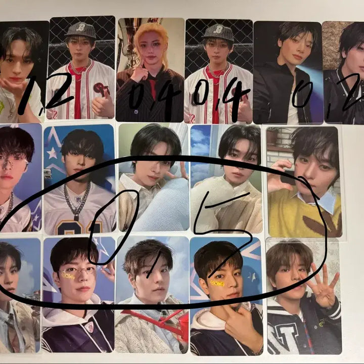 [BUNJANG] Stray Kids Magnet Keychain Cape Outfit Ribbit Tamagotchi / 스키즈 스트레이키즈 스키주 마그넷키링 망토 아웃핏 안아주 리빗 다마고치