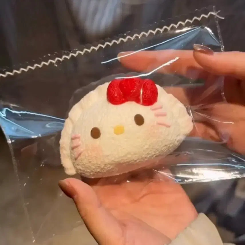 [BUNJANG] Hello Kitty Dumpling Mallangi Plush - Sealed / 키티만두 말랑이 미개봉 새상품