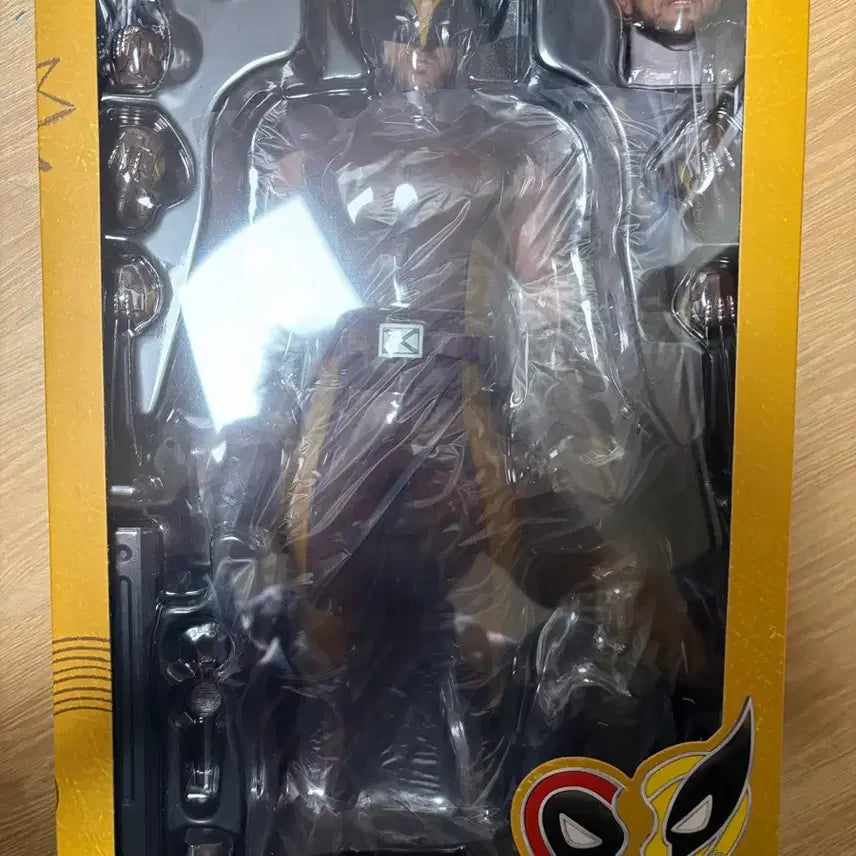 [BUNJANG] Hot Toys Wolverine Classic Suit 1/6 Scale Figure / 핫토이 울버린 클래식슈트 팝니다