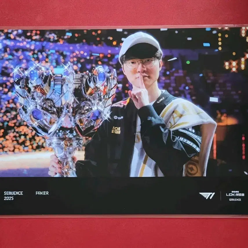 [BUNJANG] T1 Faker 2025 Worlds Championship Poster / 티원 2025 월즈 우승 페이커 포스터