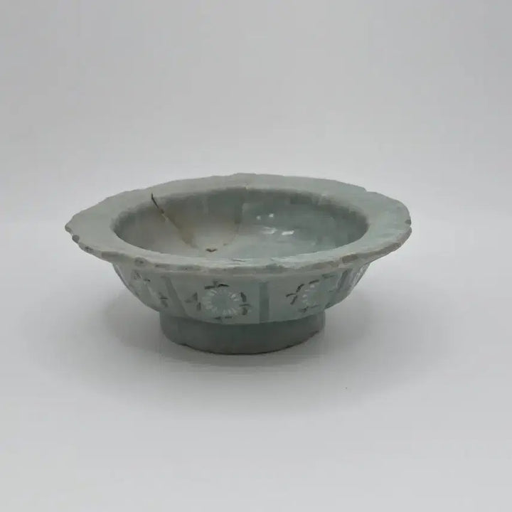 [BUNJANG] Authentic Goryeo Celadon Black and White Inlaid Chrysanthemum Plate / 진품 고려청자 흑백상감 국화문 접시 골동품