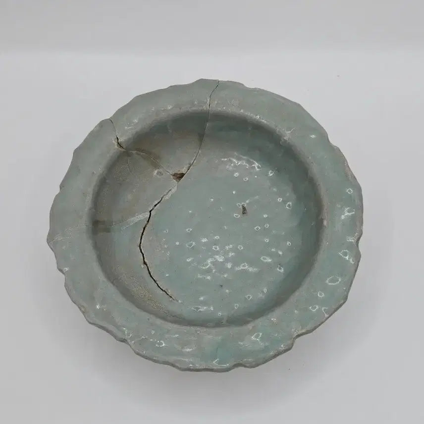 [BUNJANG] Authentic Goryeo Celadon Black and White Inlaid Chrysanthemum Plate / 진품 고려청자 흑백상감 국화문 접시 골동품