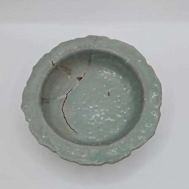 [BUNJANG] Authentic Goryeo Celadon Black and White Inlaid Chrysanthemum Plate / 진품 고려청자 흑백상감 국화문 접시 골동품