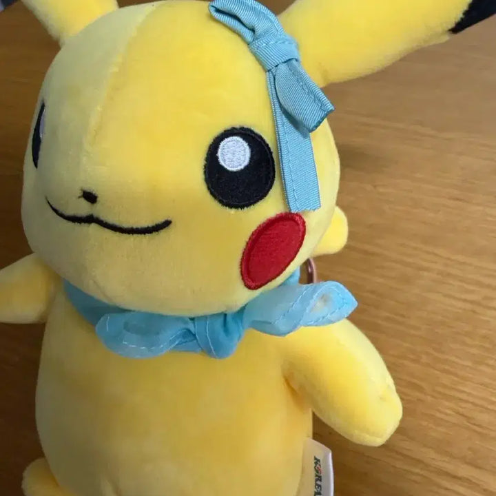 [BUNJANG] Korean Air X Pokémon Pikachu Plush (Flight Attendant Version) - Limited Edition / [한정판] 대한항공 X 포켓몬 피카츄 인형 (승무원 버전)