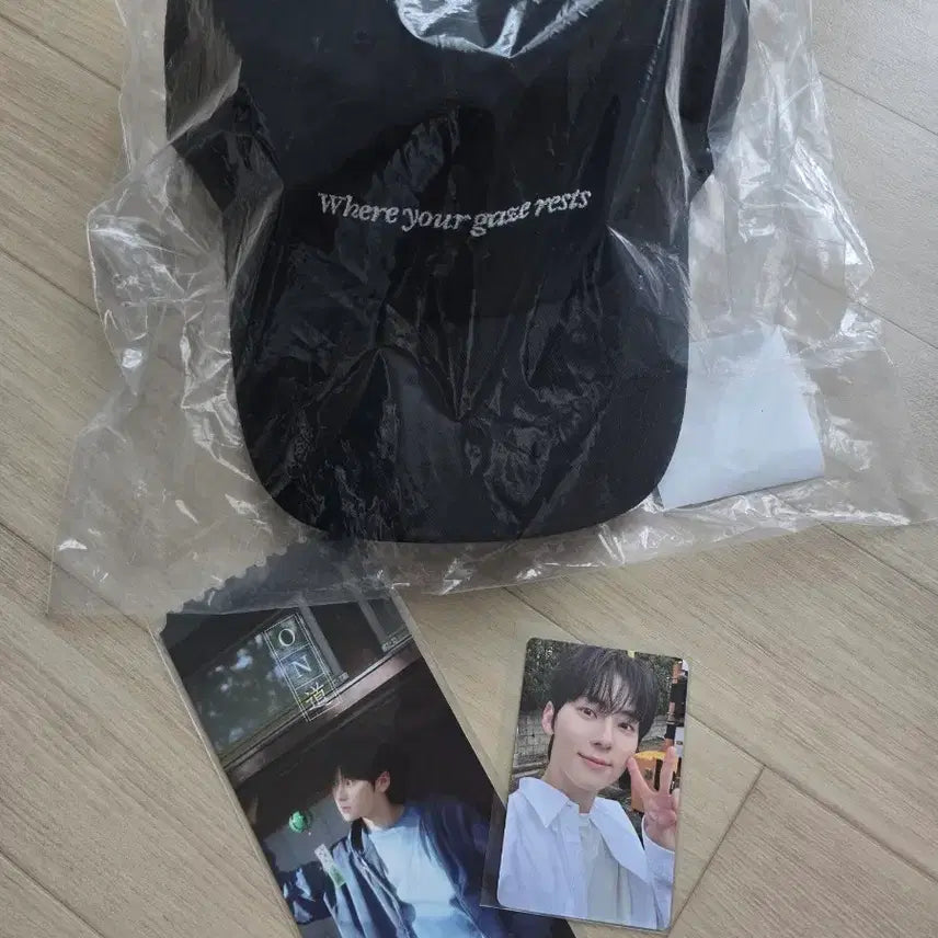 [BUNJANG] Hwang Minhyun Temperature Photo Exhibition Bundle Set (Sealed) - Ball Cap, Ticket, POB Photocard / 황민현 사진전 온도 볼캡 입장티켓 금액특전포카 일괄 미개봉