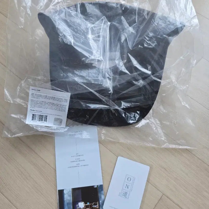 [BUNJANG] Hwang Minhyun Temperature Photo Exhibition Bundle Set (Sealed) - Ball Cap, Ticket, POB Photocard / 황민현 사진전 온도 볼캡 입장티켓 금액특전포카 일괄 미개봉