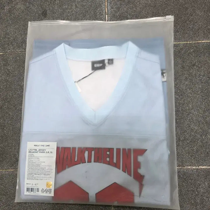 [BUNJANG] ENHYPEN "Walk The Line" Tour Official Long Sleeve / ENHYPEN의 "Walk The Line" 투어 공식 굿즈인 롱 슬리브