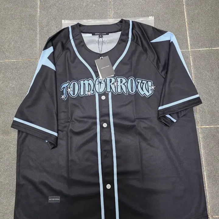 [BUNJANG] TOMORROW X TOGETHER TOMORROW in U.S. Jersey (L) / 월드투어 공식 굿즈인 &