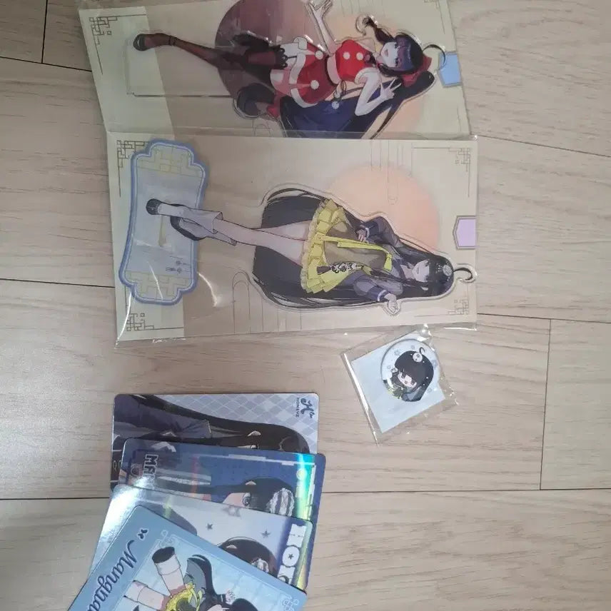 [BUNJANG] Honeyz Mangnae Goods Acrylic Stand Set, Photocard, and Badge Bundle / 허니즈 망내 굿즈