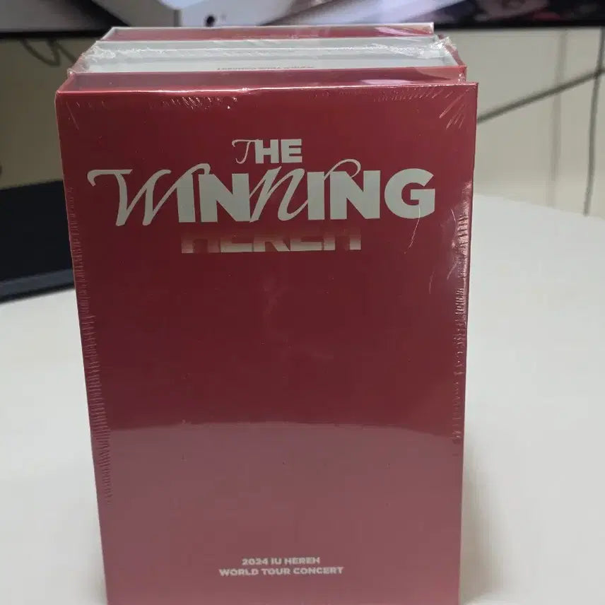 [BUNJANG] IU 2024 <HEREH> World Tour Concert Blu-ray + DVD Set / [SET](블루레이+DVD) 아이유 - 2024 IU <HEREH>
