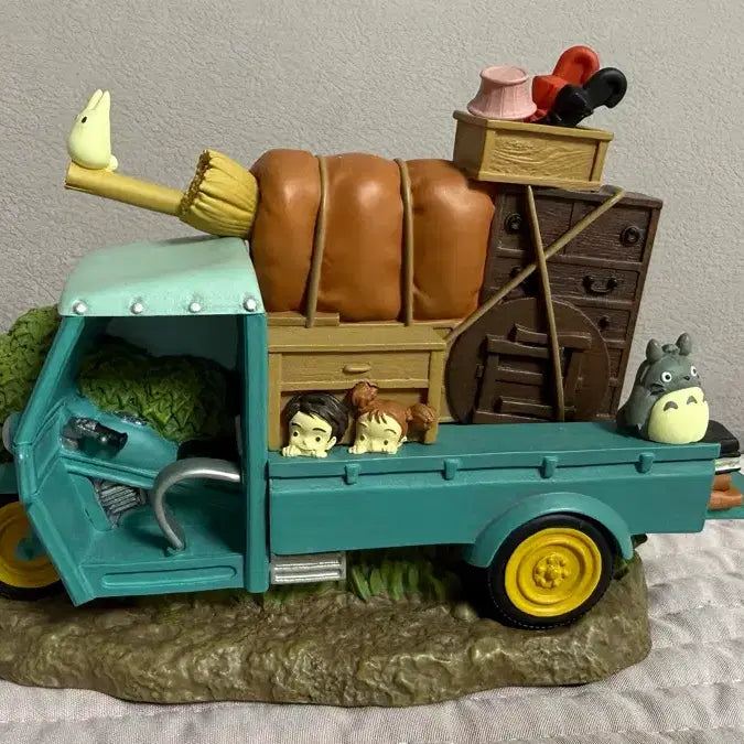[BUNJANG] My Neighbor Totoro 2023 Calendar Figure (Totoro, Kusakabe) / 이웃집 토토로 2023 캘린더(토토로 쿠사카베)
