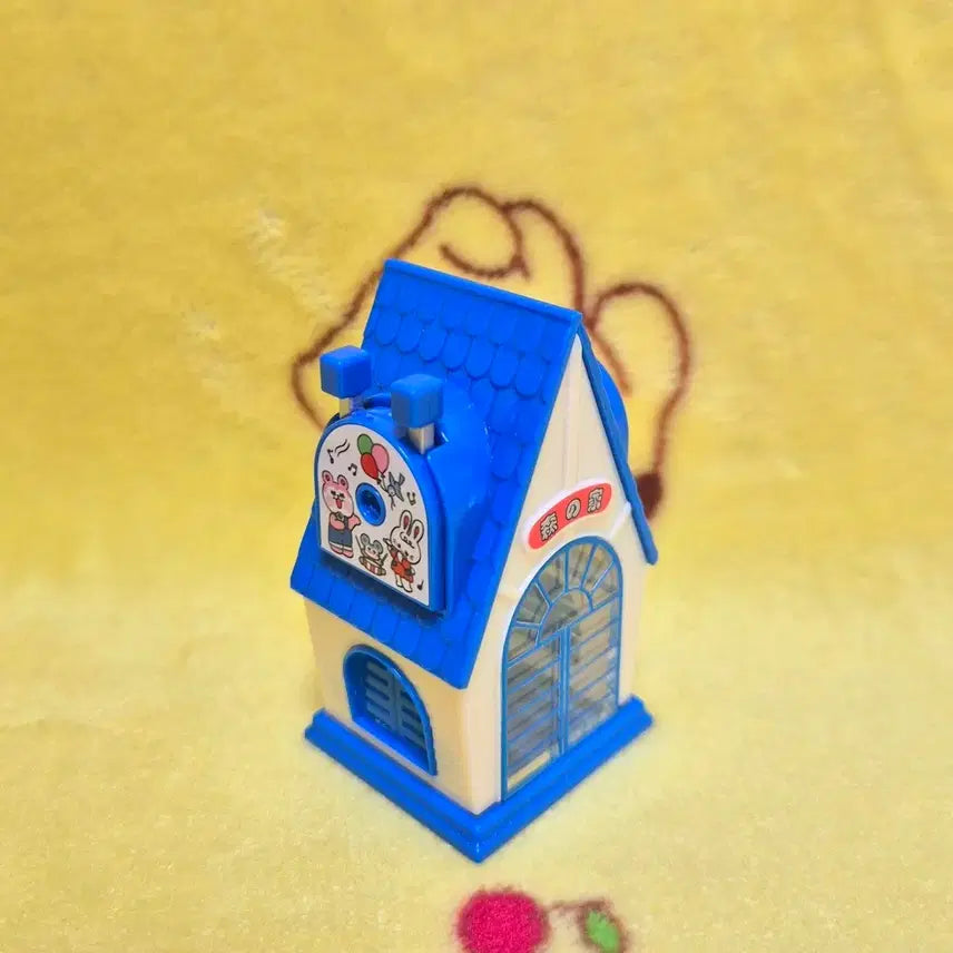 [BUNJANG] Retro Forest House Pencil Sharpener Miniature Figure (Blue) / 키탄클럽 레트로 숲의 집 연필깎이 미니어처 파랑 마스코트 가챠 피규어 모리노이에