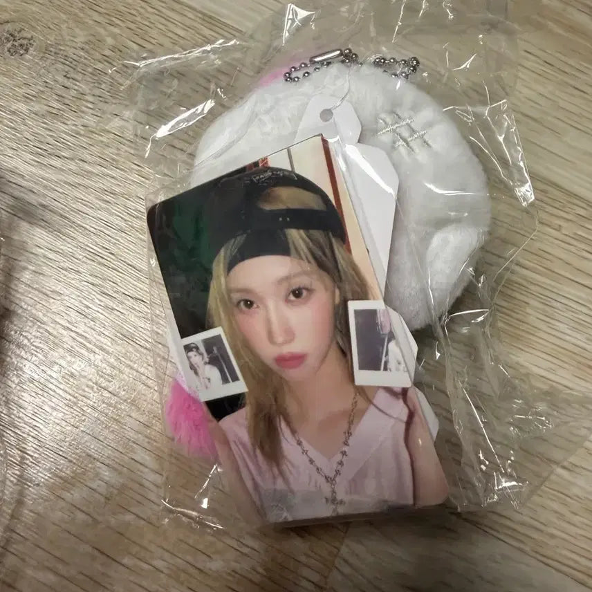 [BUNJANG] Aespa Winter "Bad Girl" Version Photocard Set (Sealed) / 에스파 윈터 뭉탱이 배드 돌 버전(포카포함) 미개봉