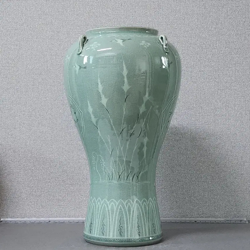 [BUNJANG] Haegang Yu Geun-hyung Celadon Black &amp; White Inlaid Chrysanthemum Pattern Saiho Vase / 해강 유근형 흑백상감 국화문 사이호