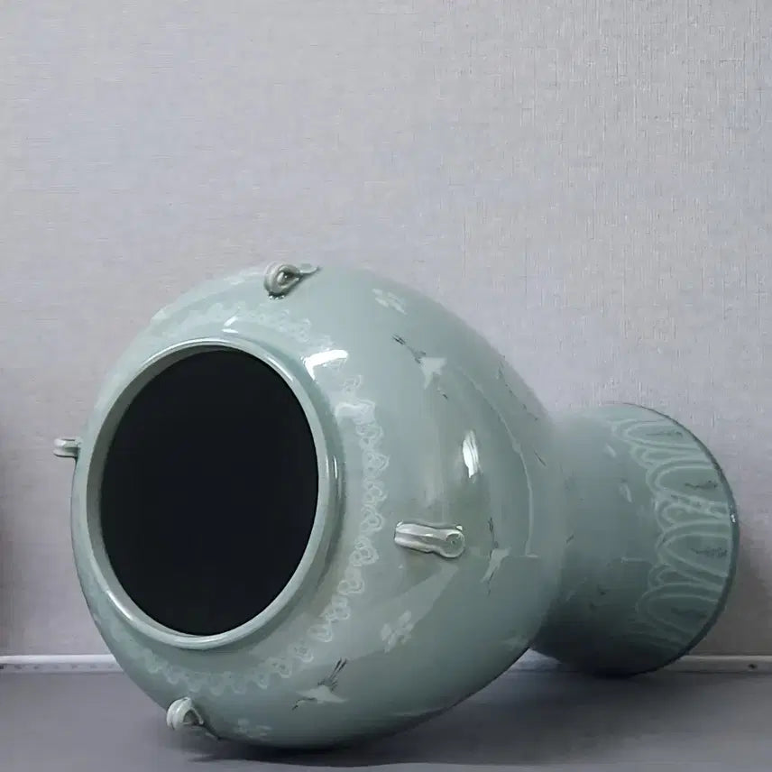 [BUNJANG] Haegang Yu Geun-hyung Celadon Black &amp; White Inlaid Chrysanthemum Pattern Saiho Vase / 해강 유근형 흑백상감 국화문 사이호