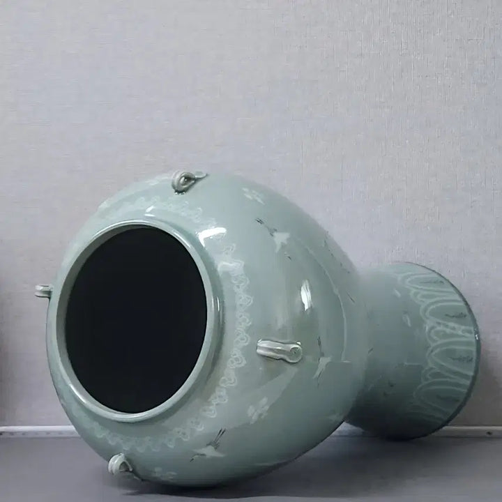 [BUNJANG] Haegang Yu Geun-hyung Celadon Black &amp; White Inlaid Chrysanthemum Pattern Saiho Vase / 해강 유근형 흑백상감 국화문 사이호