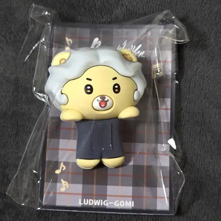 [BUNJANG] Musical Beethoven Ludwig Gomi Adhesive Mini Figure / 뮤지컬 베토벤 루드비히고미 부착형 미니 피규어