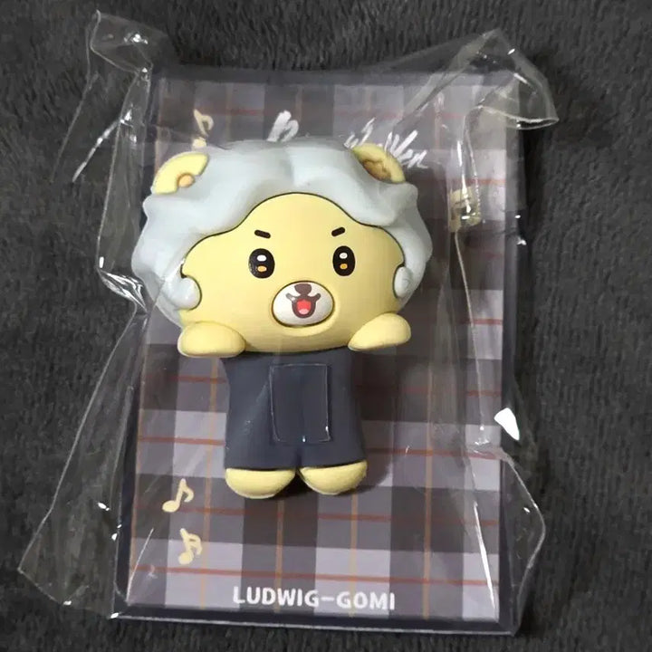 [BUNJANG] Musical Beethoven Ludwig Gomi Adhesive Mini Figure / 뮤지컬 베토벤 루드비히고미 부착형 미니 피규어