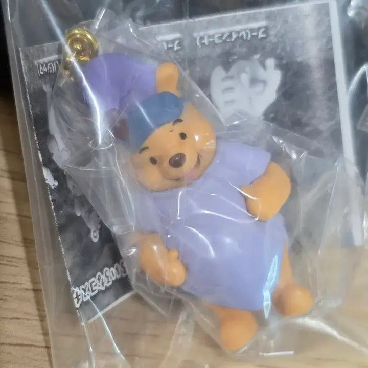 [BUNJANG] Disney Winnie the Pooh Pajamas Costume Figure Keychain Gacha / 곰돌이 푸 코스튬 피규어 키링 가챠 파자마