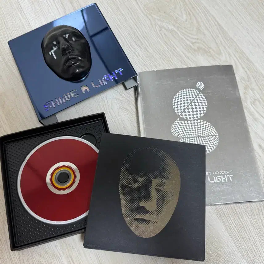 [BUNJANG] G-Dragon SHINE A LIGHT DVD &amp; Photobook / GD - SHINE A LIGHT 판매합니다