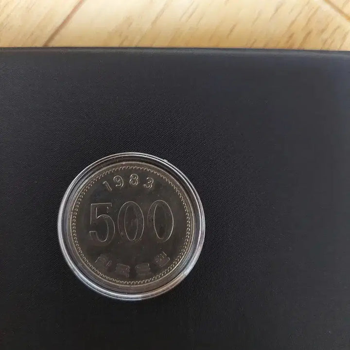 [BUNJANG] 1982 100 Won Coin &amp; 1983 500 Won Coin Set / 미사용급)100원 1982년 500원 1983년 동전