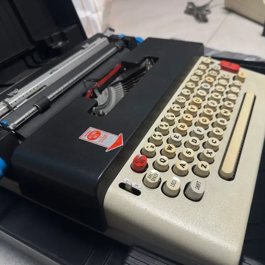 [BUNJANG] Olivetti Lettera 36 Electric Typewriter / 올리베티 레테라 36 전동 타자기