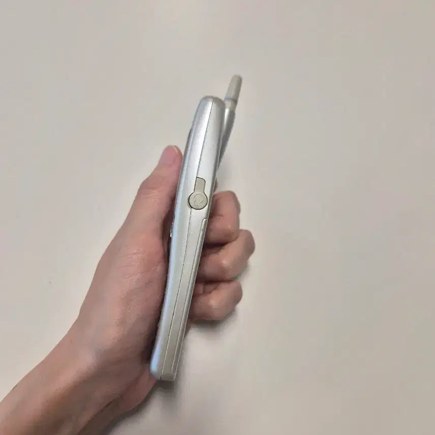 [BUNJANG] Docomo Y2K Silver Bar-Type Mock-up Phone / 일본 고전 y2k 도코모 실버 일본 핸드폰 모형폰 바형 목업폰