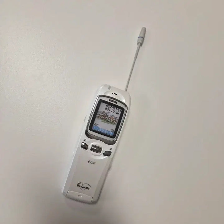 [BUNJANG] Docomo White Y2K Bar Flip Mock-up Phone / 일본 고전 y2k 도코모 화이트 일본 핸드폰 모형폰 바형 플립 목업폰