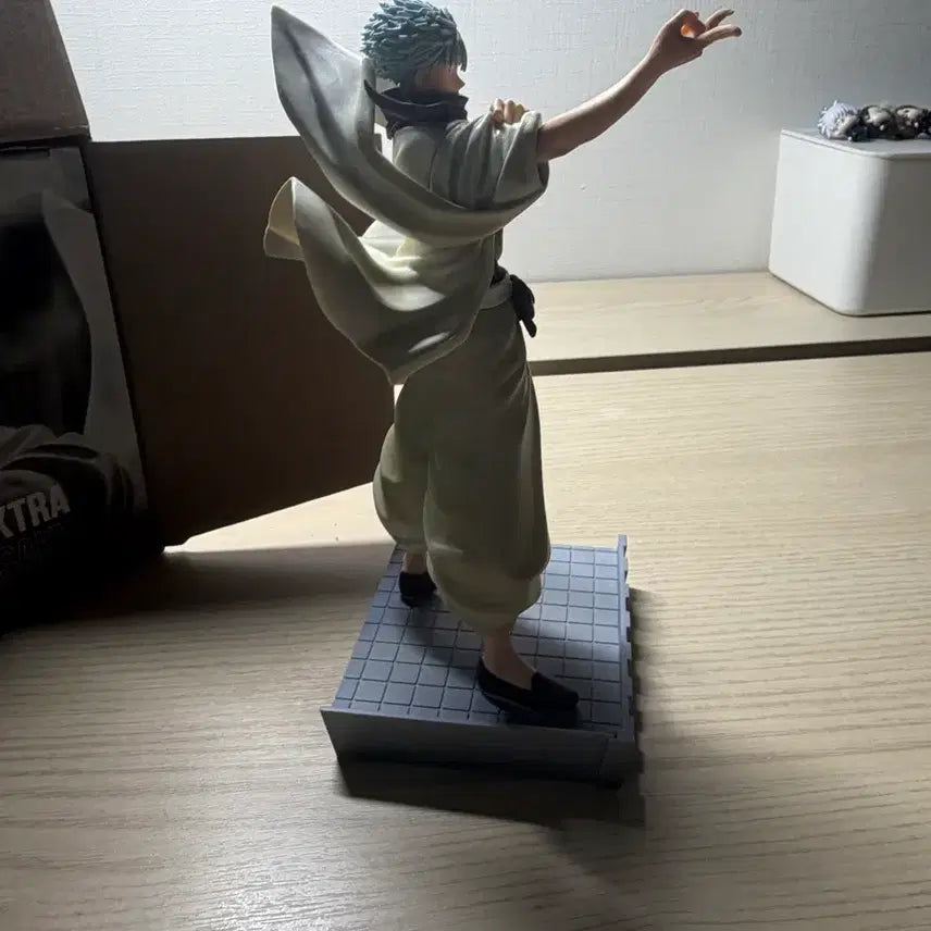 [BUNJANG] Jujutsu Kaisen Gojo Satoru Figure (GIGA Jump Ver.) / 급처)주술회전 기가점프 당주 고죠 피규어