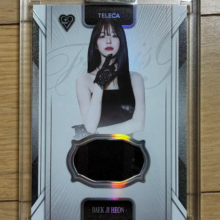 [BUNJANG] fromis_9 Baek Ji-heon Teleca Relic Scarf / 프로미스나인 테레카 백지헌 렐릭 스카프