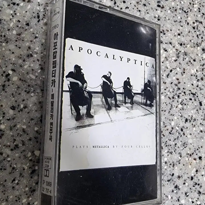[BUNJANG] Apocalyptica Plays Metallica By Four Cellos Cassette Tape / 아포칼립티카 / 메탈리카 연주곡 [카세트 테이프]