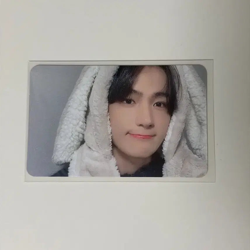 [BUNJANG] The Boyz Hyunjae Rabbit Blanket POB (Watch It) / 더보이즈 현재 이재현 토끼담요 미공포 와치잇 포카