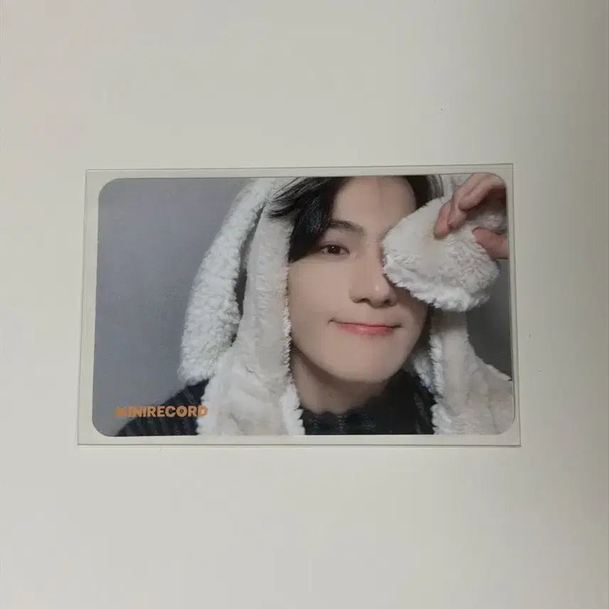 [BUNJANG] The Boyz Hyunjae Rabbit Blanket POB (Watch It) / 더보이즈 현재 이재현 토끼담요 미공포 와치잇 포카