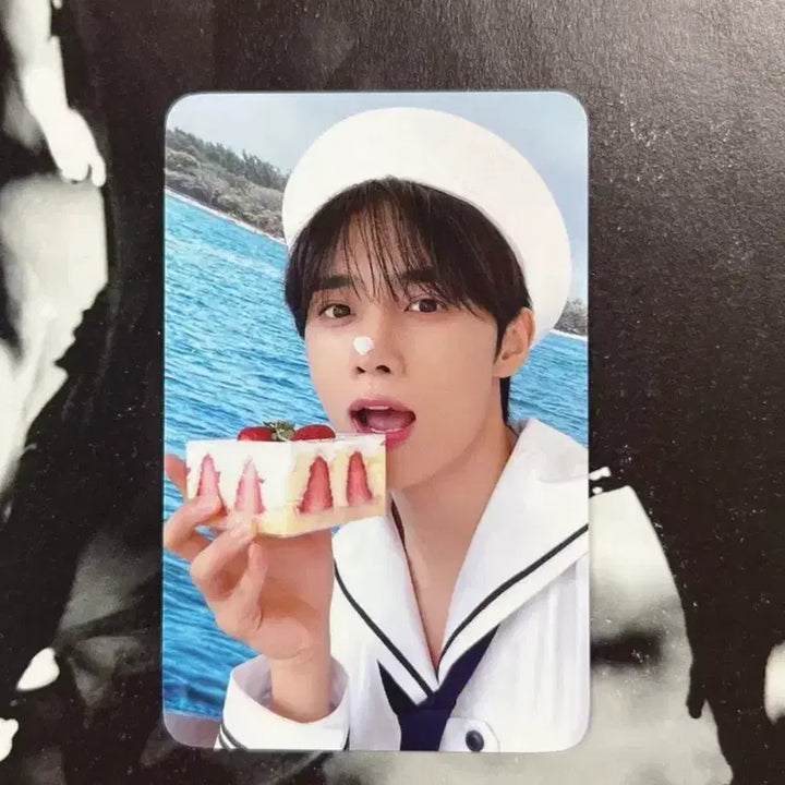 [BUNJANG] The Boyz Sunwoo Medihall Marine Look Double-Sided Photocard / 더보이즈 선우 메디힐 포카 마린룩 양면포카