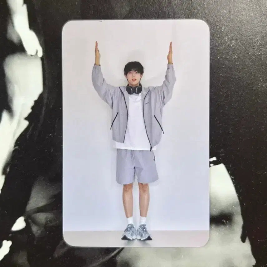 [BUNJANG] The Boyz Sunwoo Medihall Marine Look Double-Sided Photocard / 더보이즈 선우 메디힐 포카 마린룩 양면포카