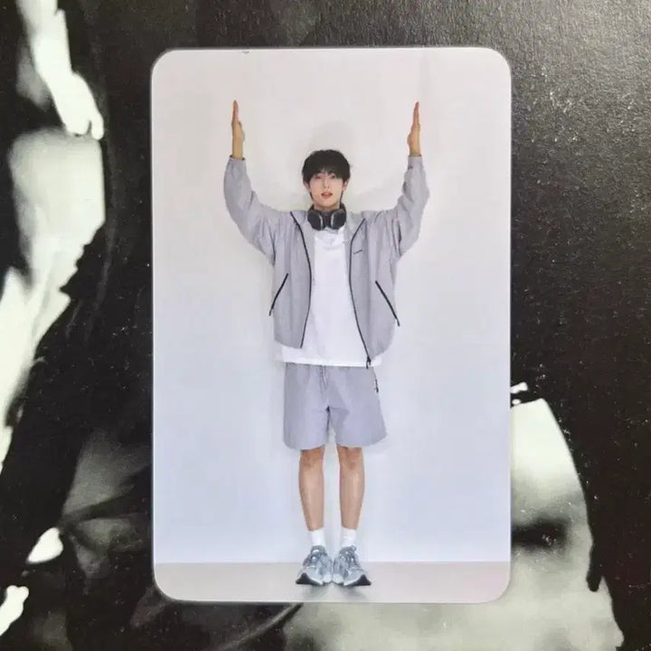[BUNJANG] The Boyz Sunwoo Medihall Marine Look Double-Sided Photocard / 더보이즈 선우 메디힐 포카 마린룩 양면포카