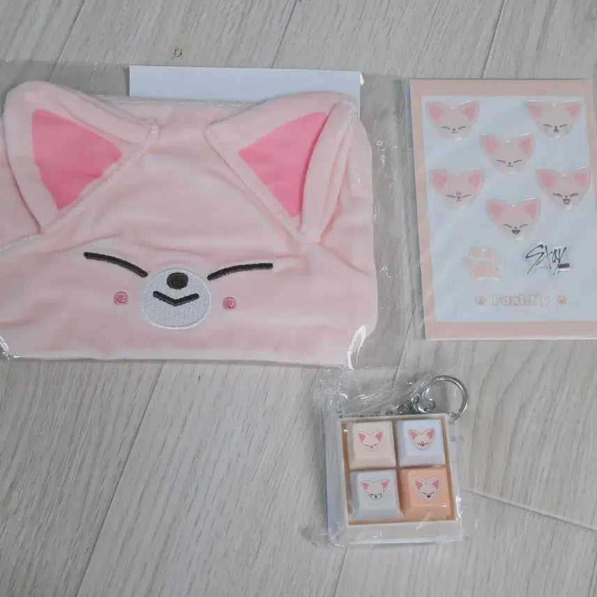 [BUNJANG] Stray Kids I.N. SKZOO Foxy-Nyeong Keyring, Pouch, and Sticker Bundle Set / 스트레이키즈 아이엔 스키주 폭시니 쿠지 키링 파우치 스티커 일괄