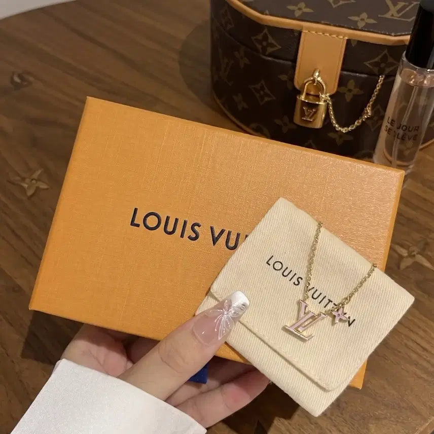 [BUNJANG] Louis Vuitton LV Monogram Enamel Necklace Gold / 루이비통 골드 목걸이  LV 로고 에나멜 장식