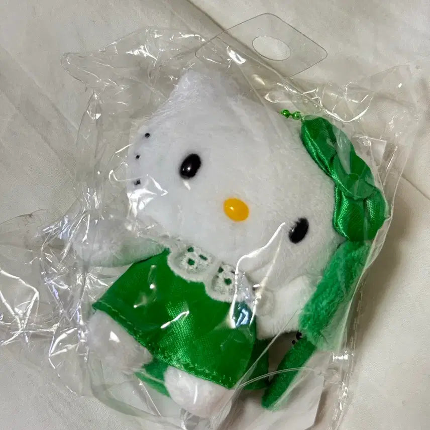 [BUNJANG] Hello Kitty 50th Anniversary Lucky Clover Plush Keychain / 헬로키티 50주년 팝업 행운 네잎클로버 헬로키티 인형 키링