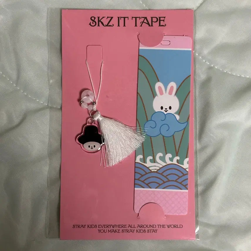 [SOLD OUT] [BUNJANG] Stray Kids D.I.Y Popup MD Lee Know Ribbit Bookmark (Sealed) / 원가이하 미개봉)스키즈 스키주 두잇 팝업 md 리노 리빗  북마크