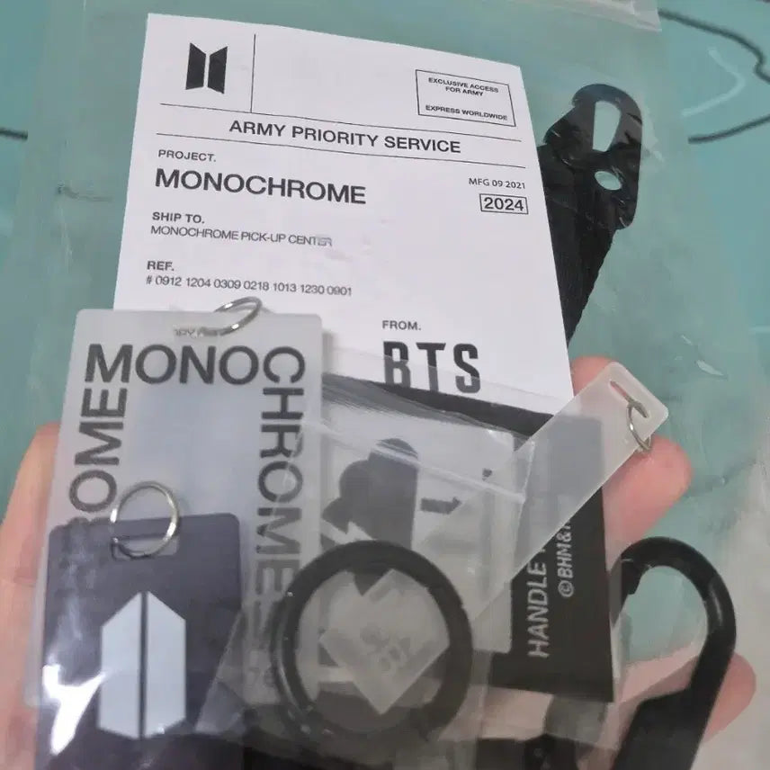 [BUNJANG] BTS BT21 Monochrome DIY Keyring (Official) / bt21+방탄 키링 모노크롬 bts 공식 팝업 스토어 방콕 홍콩 아미 열쇠고리