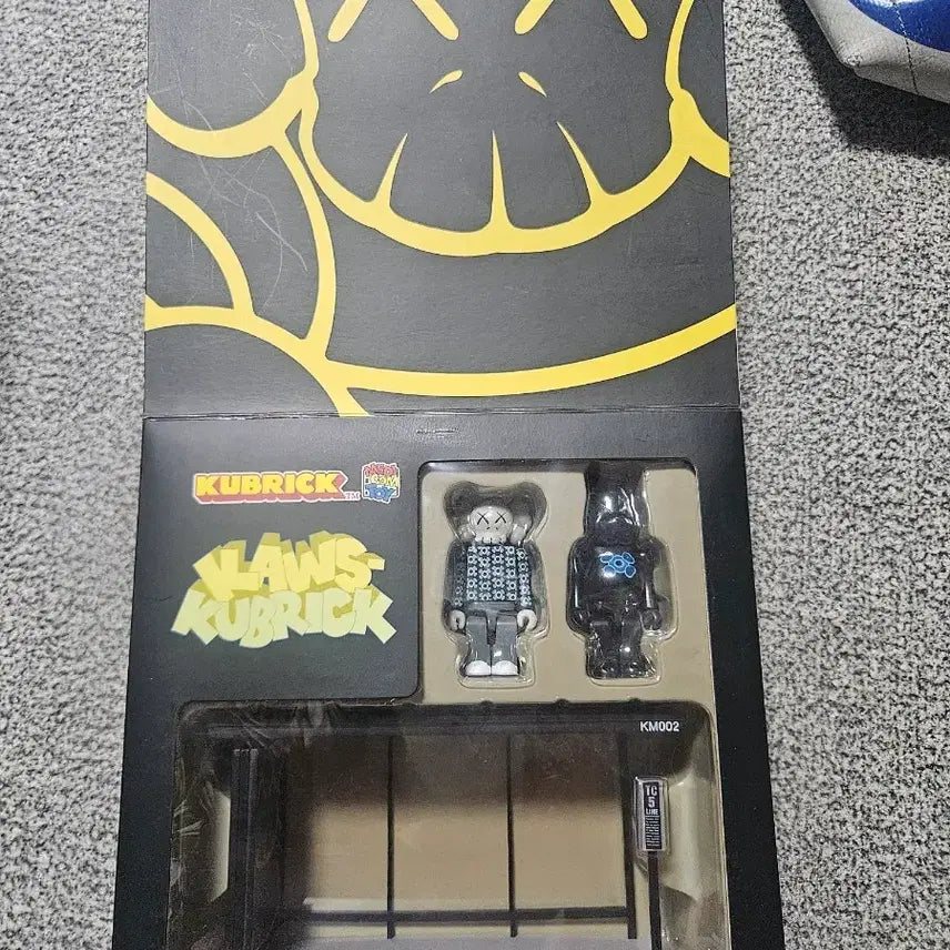 [BUNJANG] Medicom Toy x Kaws Bus Stop Kubrick Set Ver. 1, 2 / 메디콤토이x카우스 버스스탑 큐브릭 ver1,2
