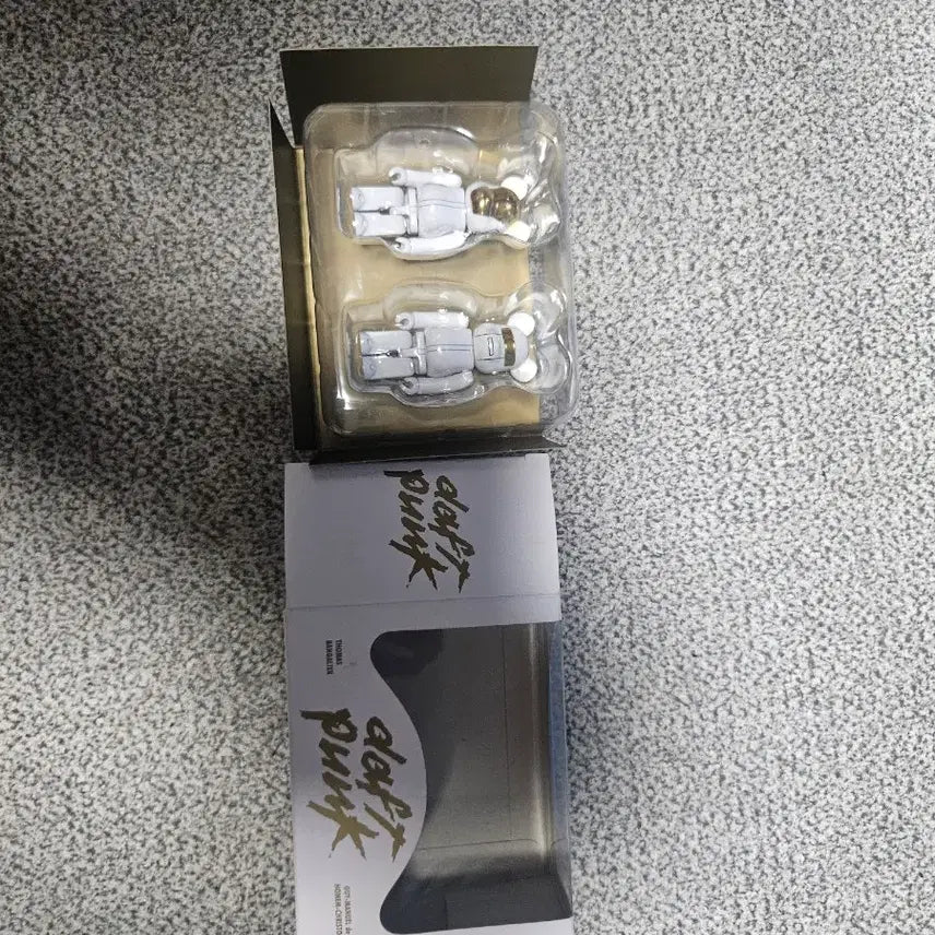 [BUNJANG] Daft Punk Bearbrick 100% White Version / 다프스펑크 베어브릭100 화이트버전