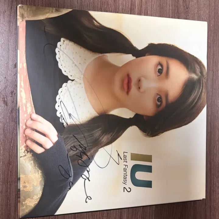 [BUNJANG] IU (아이유) Last Fantasy Signed Album / 아이유 IU Last Fantasy 친필사인 앨범