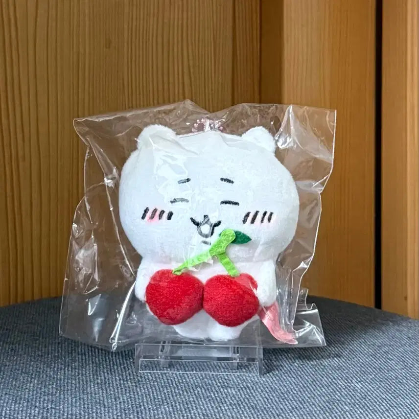 [BUNJANG] Chiikawa Yamagata Limited Cherry Mascot (Chiikawa) / 치이카와 야마가타 한정 체리 마스코트 (치이카와)