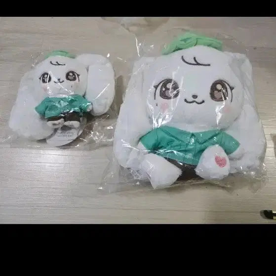 [BUNJANG] IVE Wonyoung Everland Popup Mini-B Cherry Cast Plush &amp; Keyring Set / 아이브 장원영 에버랜드 팝업 미니브 체리 캐스트 플러시 &amp; 키링 세트