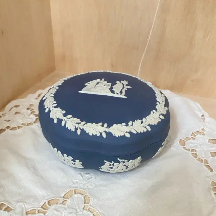 [BUNJANG] Vintage Wedgwood Jasperware Trinket Box / 빈티지 웨지우드 제스퍼 웨어 트링켓박스