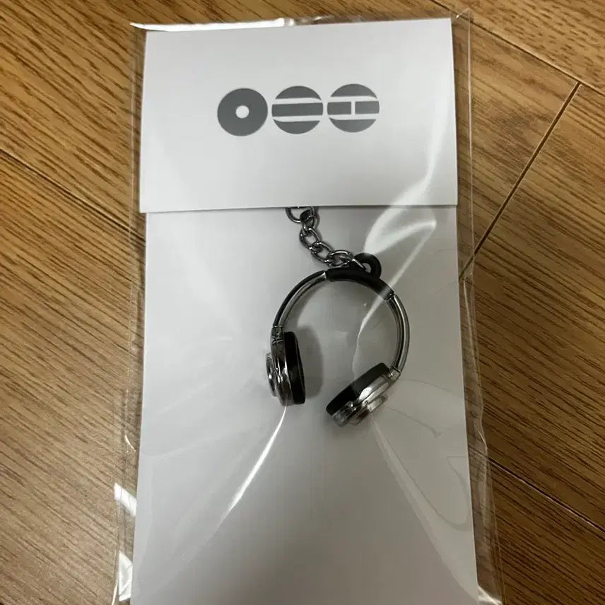[BUNJANG] BTS Headphone Keychain Sealed / Bts 헤드폰 키링 미개봉